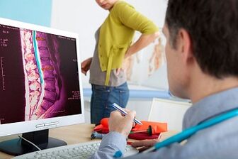 MRI hrbtenice, da razjasni vzrok bolečine v hrbtu